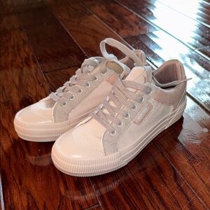 Rocket Dog Beige and White Casual Sneakers